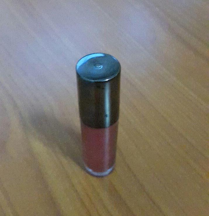 Afia Kwakyewaa Owusu-Nyantakyi red lipgloss